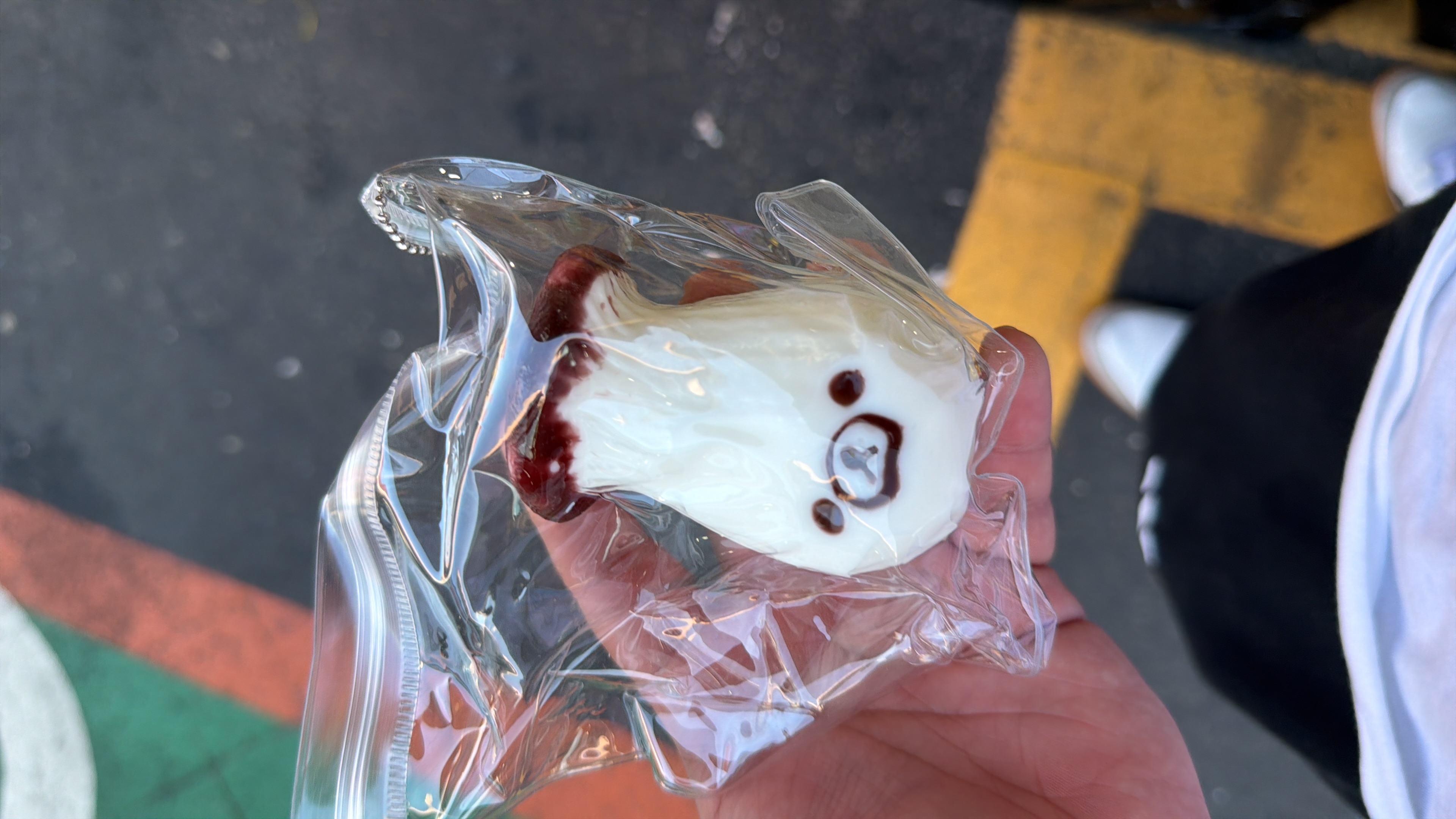 Oso Blanco con café